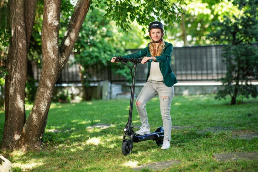 Elektrokoloběžka BLUETOUCH BT350 LITE BLACK použitá - 200 km