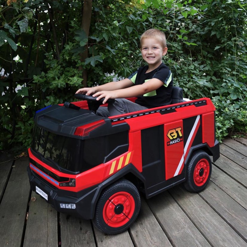 Children's electric fire truck with sprayer BLUETOUCH