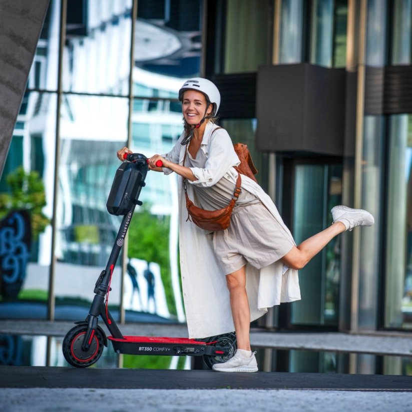 Elektromos roller BLUETOUCH BT350 COMFY+; fekete-piros