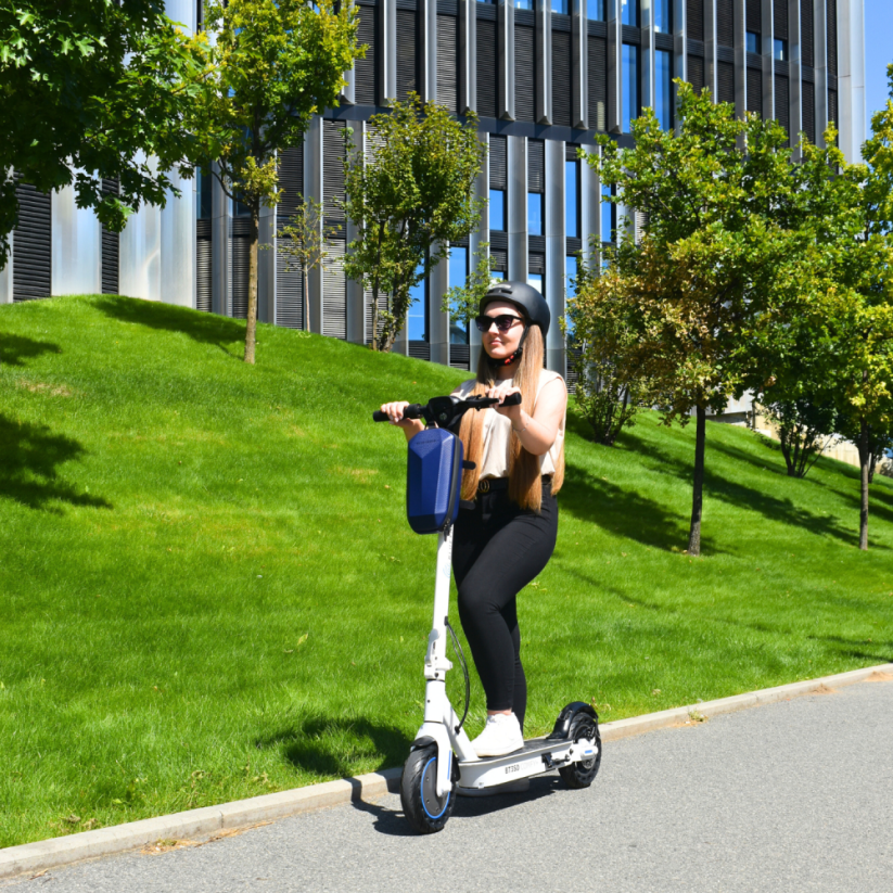 Elektromos roller BLUETOUCH BT350 COMFY+; fehér-kék