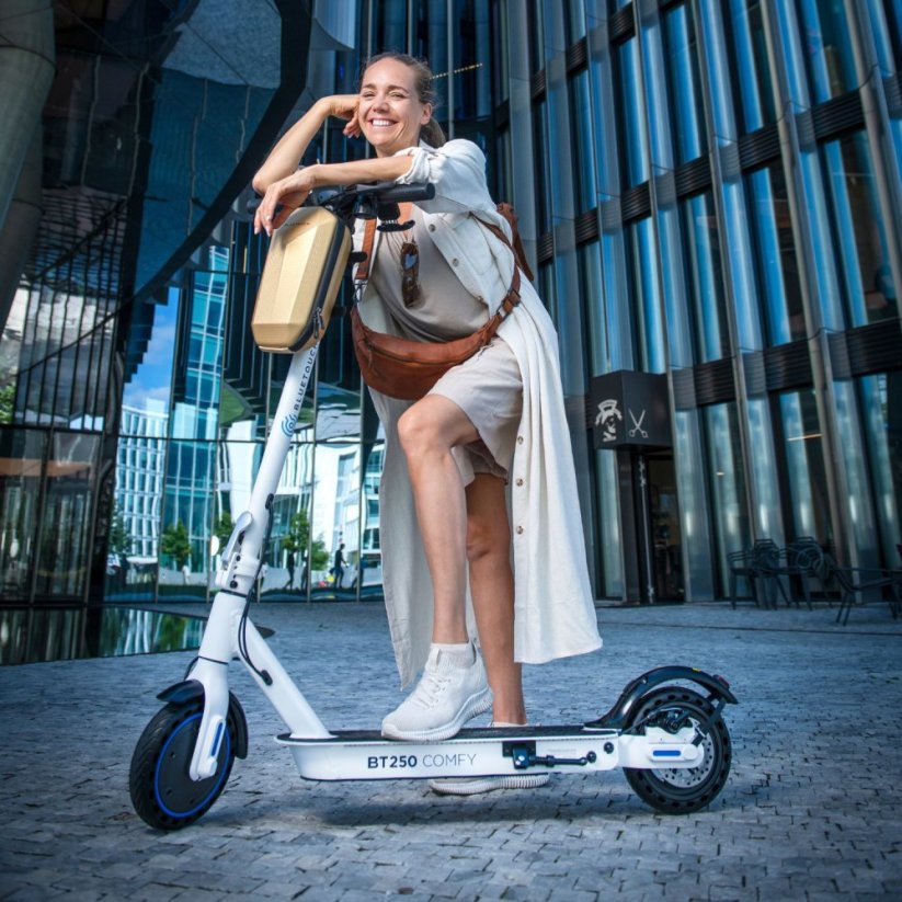 Elektrická kolobežka BLUETOUCH BT250 COMFY; bielo-modrá