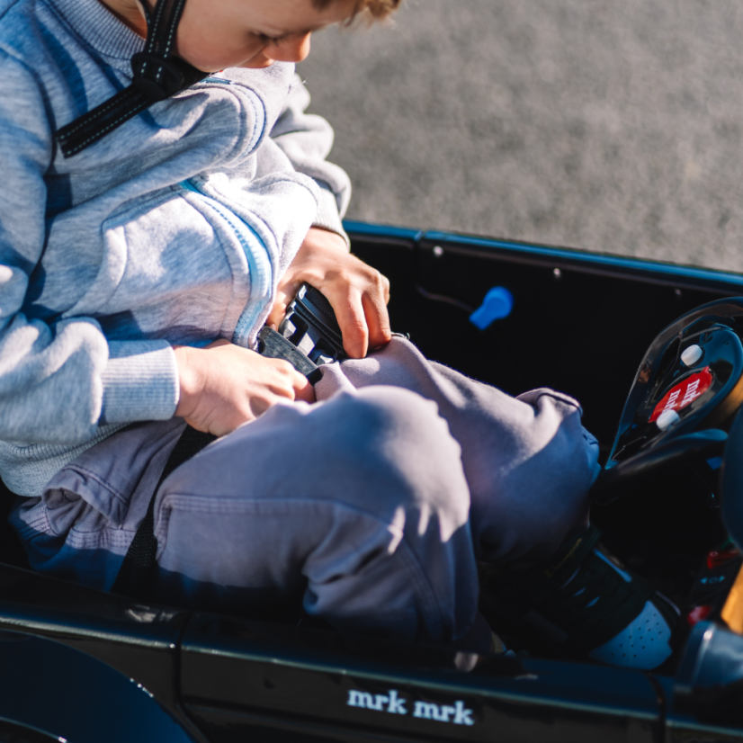 Children’s electric winking car BLUETOUCH – black