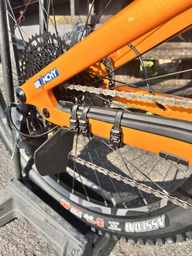 Ochranný kryt prehadzovačky na bicykel BRANCHY PROTECTION - Oranžová