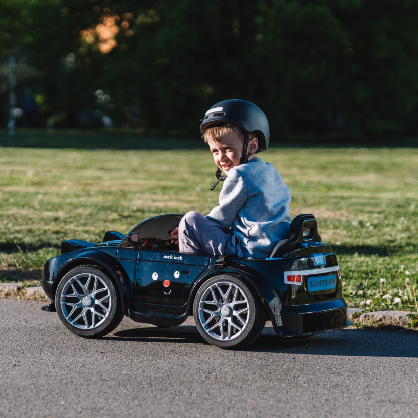Children’s electric winking car BLUETOUCH – black