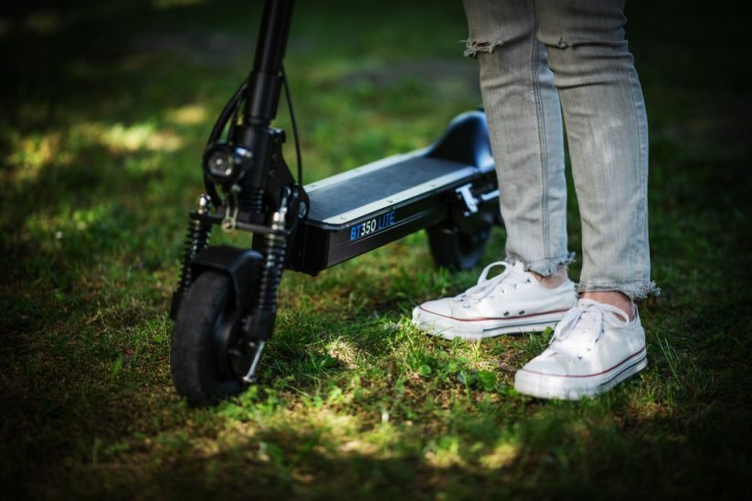 Elektrokoloběžka BLUETOUCH BT350 LITE BLACK použitá - 200 km