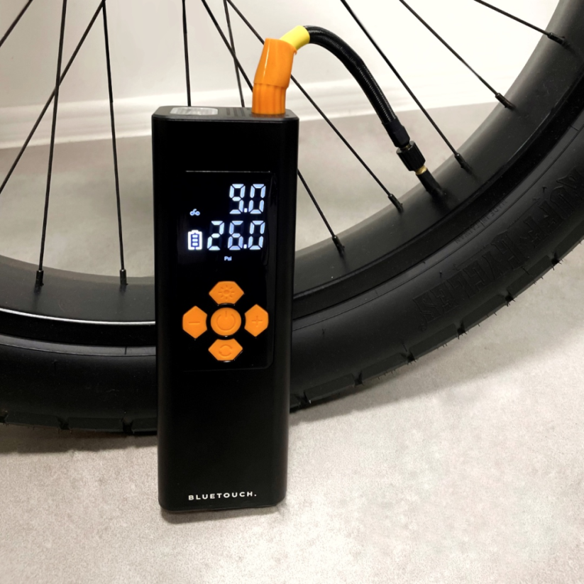 Hordozható kompresszor BLUETOUCH BT16 6000 mAh powerbankkal