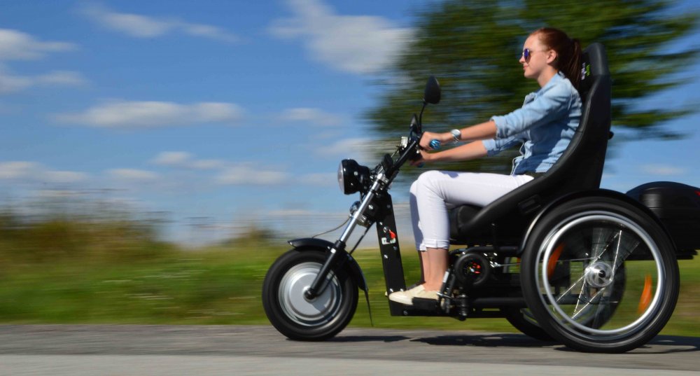 Rid-e elektrický vozík na silnici jako motorka
