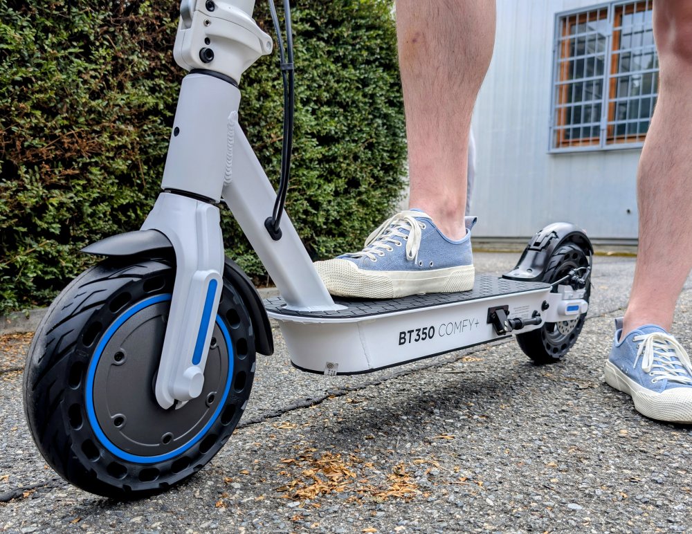 Comfy+_kolobezka-bila